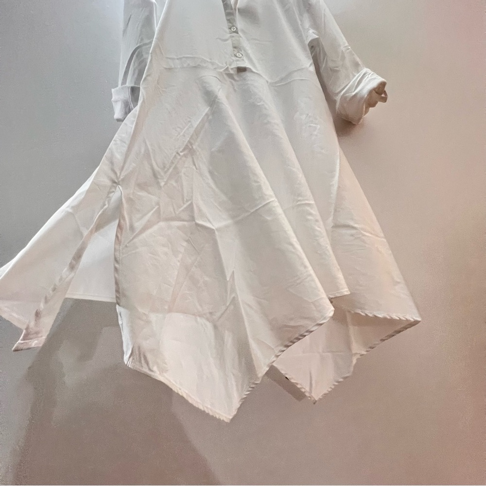 NWT-Asymmetrical White Flow Tunic Blouse Top Cover Up size Small/Med Stretchy